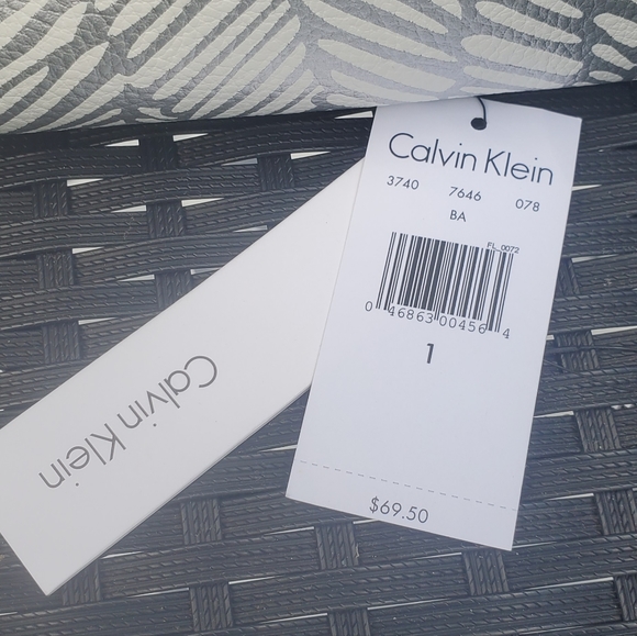 Calvin Klein Oversized Wristlet - Picture 3 of 4